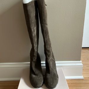 EUC women’s Franco Sarto brown suede tall boots. Side full zipper. Size 7.5M.